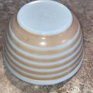 Vintage Pyrex striped Samdalwood, 402 1 1/2 quart
